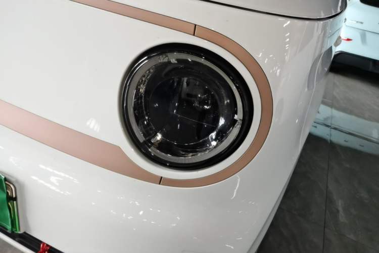Used Geely Galaxy Panda 2024 Panda Mini 200km Endurance Bear Left Front Headlight