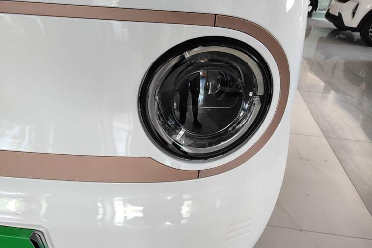 Used Geely Galaxy Panda 2024 Panda Mini 200km Endurance Bear Left Front Headlight
