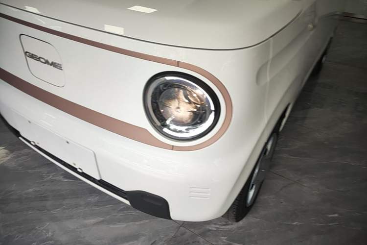 Used Geely Galaxy Panda 2024 Panda Mini 200km Endurance Bear Left Front Headlight