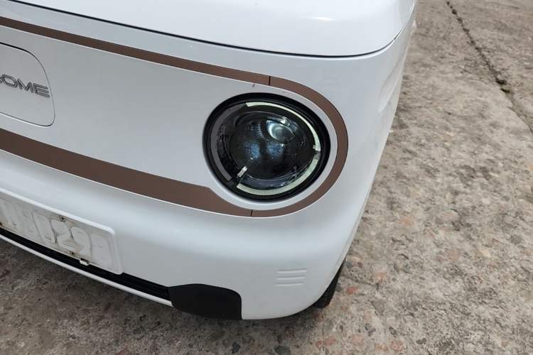 Used Geely Galaxy Panda 2024 Panda Mini 200km Endurance Bear Left Front Headlight