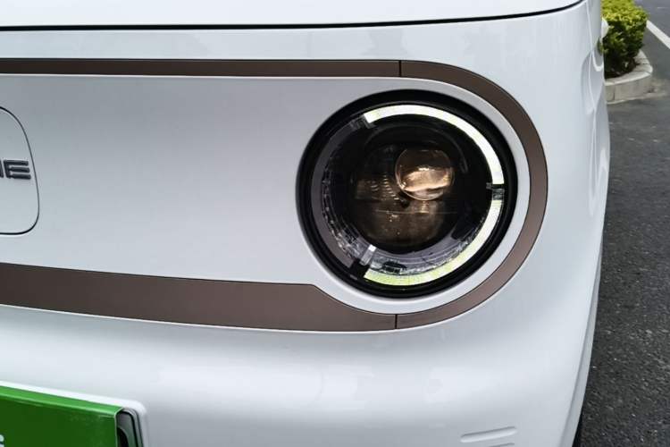 Used Geely Galaxy Panda 2024 Panda Mini 200km Endurance Bear Left Front Headlight