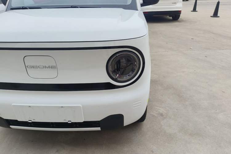 Used Geely Galaxy Panda 2024 Panda Mini 200km Endurance Bear Left Front Headlight