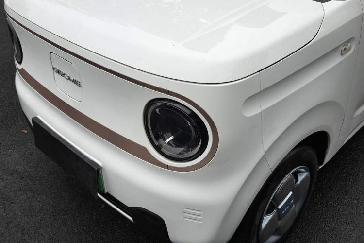 Used Geely Galaxy Panda 2024 Panda Mini 200km Endurance Bear Left Front Headlight