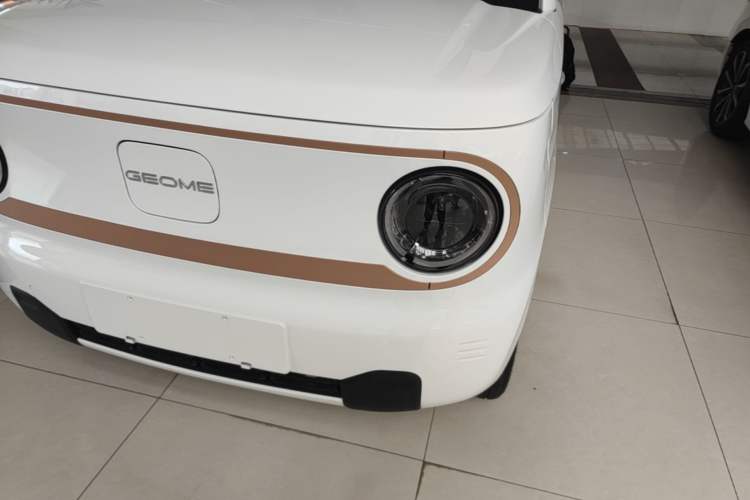 Used Geely Galaxy Panda 2024 Panda Mini 200km Endurance Bear Left Front Headlight