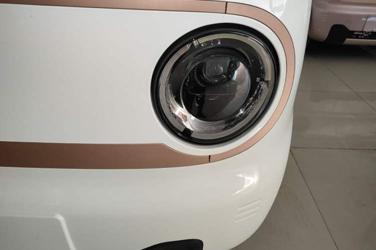 Used Geely Galaxy Panda 2024 Panda Mini 200km Endurance Bear Left Front Headlight