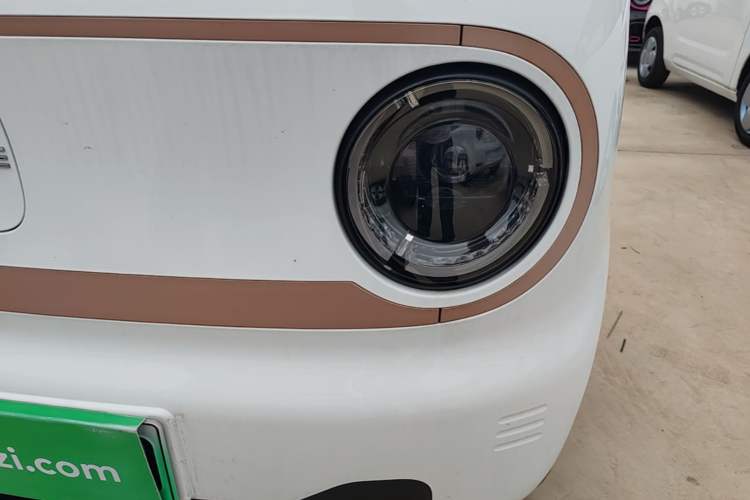 Used Geely Galaxy Panda 2024 Panda Mini 200km Endurance Bear Left Front Headlight