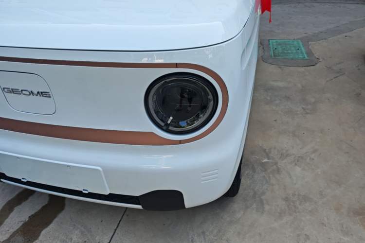 Used Geely Galaxy Panda 2024 Panda Mini 200km Endurance Bear Left Front Headlight