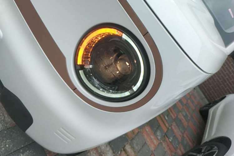 Used Geely Galaxy Panda 2024 Panda Mini 200km Endurance Bear Left Front Headlight