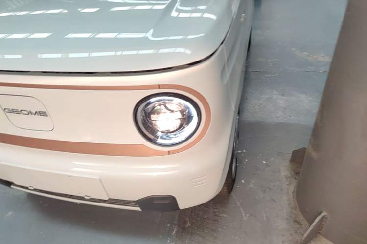 Used Geely Galaxy Panda 2024 Panda Mini 200km Endurance Bear Left Front Headlight