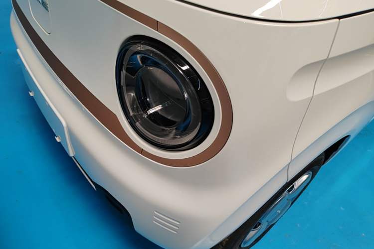 Used Geely Galaxy Panda 2024 Panda Mini 200km Endurance Bear Left Front Headlight