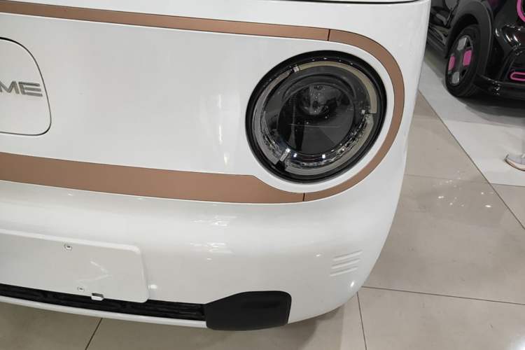 Used Geely Galaxy Panda 2024 Panda Mini 200km Endurance Bear Left Front Headlight