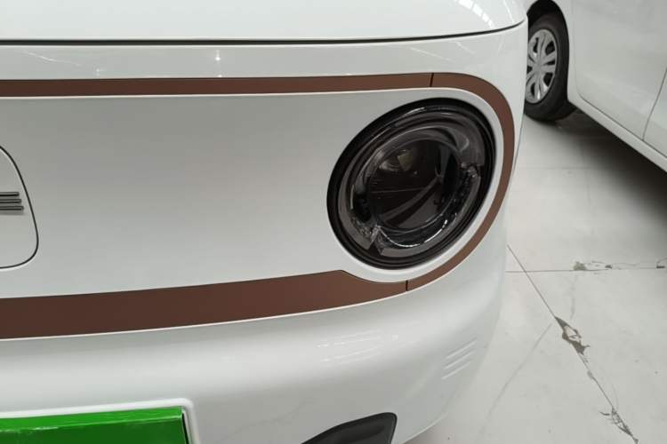 Used Geely Galaxy Panda 2024 Panda Mini 200km Endurance Bear Left Front Headlight