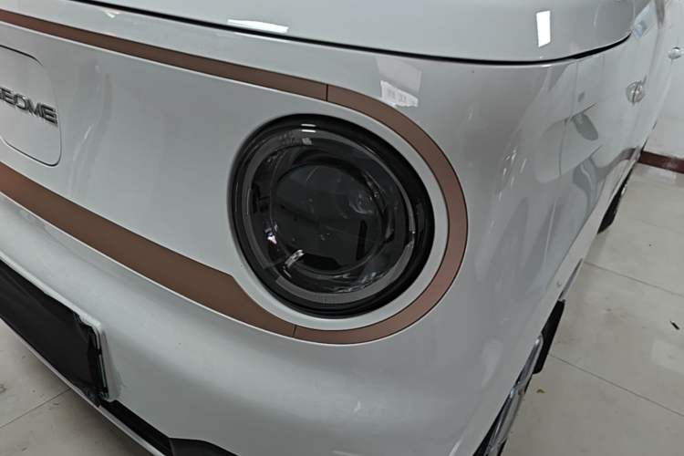 Used Geely Galaxy Panda 2024 Panda Mini 200km Endurance Bear Left Front Headlight
