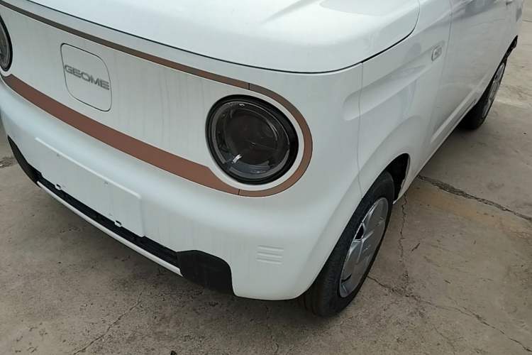 Used Geely Galaxy Panda 2024 Panda Mini 200km Endurance Bear Left Front Headlight