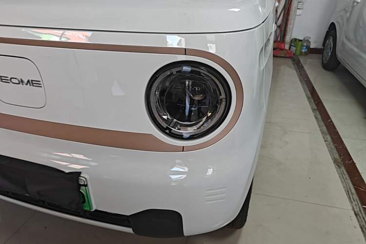 Used Geely Galaxy Panda 2024 Panda Mini 200km Endurance Bear Left Front Headlight