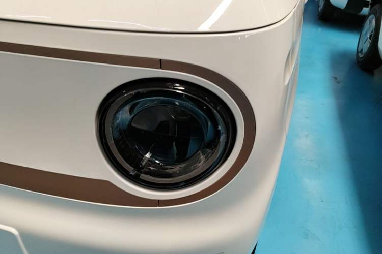 Used Geely Galaxy Panda 2024 Panda Mini 200km Endurance Bear Left Front Headlight