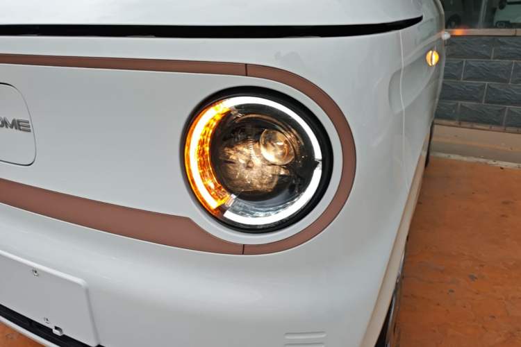 Used Geely Galaxy Panda 2024 Panda Mini 200km Endurance Bear Left Front Headlight