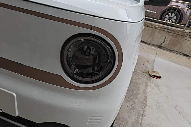 Used Geely Galaxy Panda 2024 Panda Mini 200km Endurance Bear Left Front Headlight