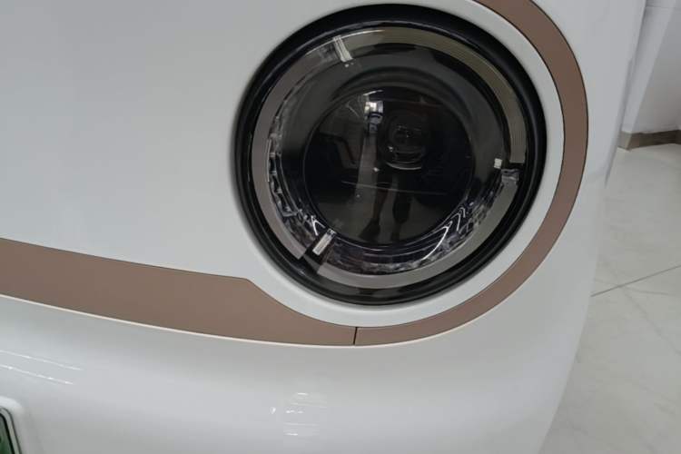 Used Geely Galaxy Panda 2024 Facelifted Panda Mini 200km Dragon Edition Left Front Headlight