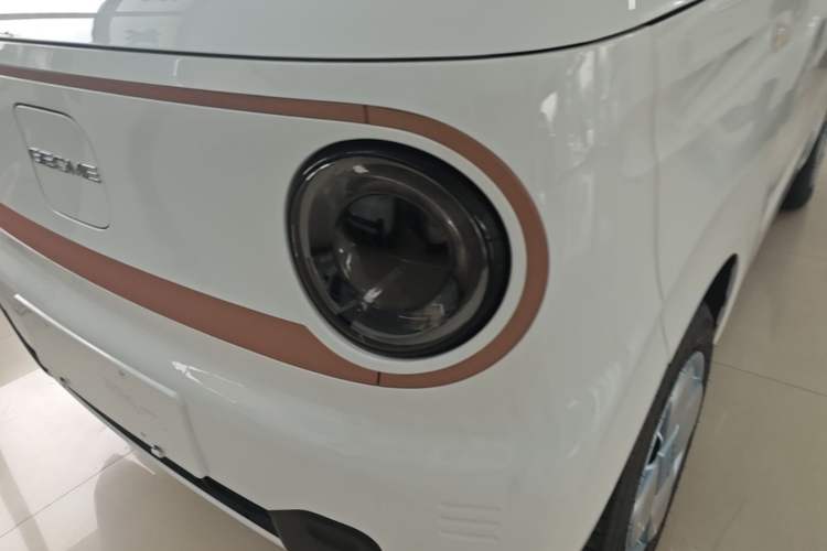 Used Geely Galaxy Panda 2024 Panda Mini 200km Endurance Bear Left Front Headlight