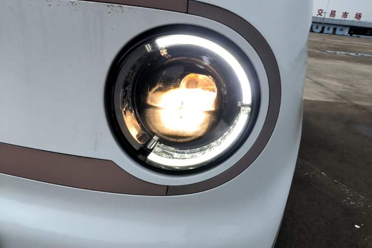 Used Geely Galaxy Panda 2024 Panda Mini 200km Endurance Bear Left Front Headlight