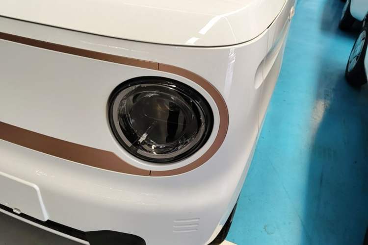 Used Geely Galaxy Panda 2024 Panda Mini 200km Endurance Bear Left Front Headlight