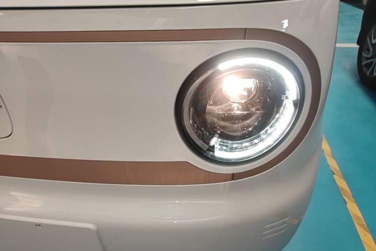 Used Geely Galaxy Panda 2024 Panda Mini 200km Endurance Bear Left Front Headlight