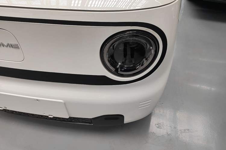 Used Geely Galaxy Panda 2024 Panda Mini 200km Endurance Bear Left Front Headlight