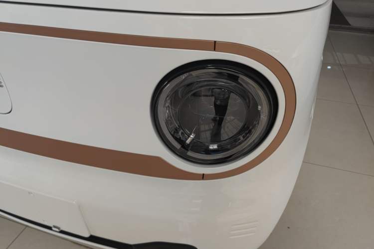 Used Geely Galaxy Panda 2024 Panda Mini 200km Endurance Bear Left Front Headlight