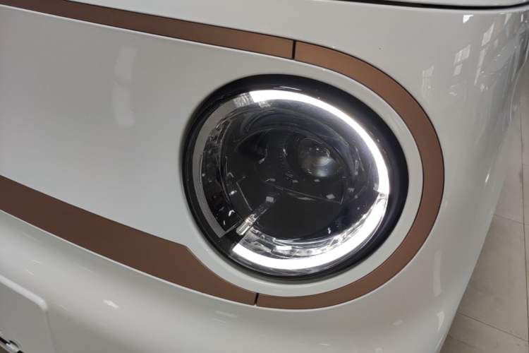 Used Geely Galaxy Panda 2024 Panda Mini 200km Endurance Bear Left Front Headlight