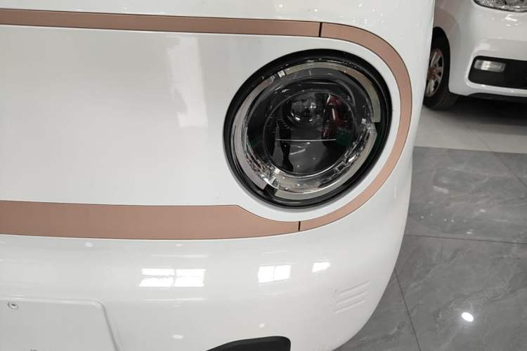 Used Geely Galaxy Panda 2024 Panda Mini 200km Endurance Bear Left Front Headlight