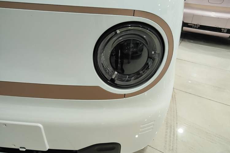 Used Geely Galaxy Panda 2024 Panda Mini 200km Endurance Bear Left Front Headlight