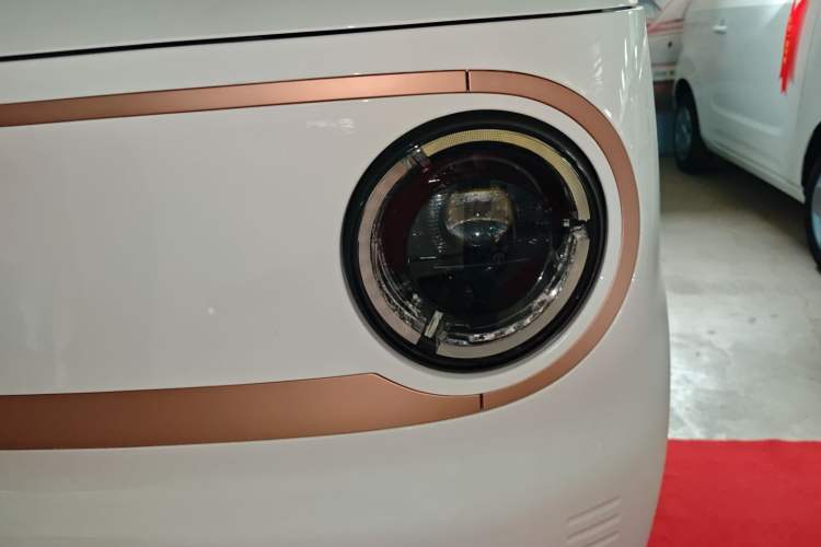 Used Geely Galaxy Panda 2024 Panda Mini 200km Endurance Bear Left Front Headlight