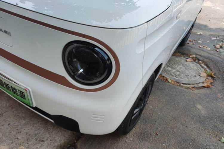 Used Geely Galaxy Panda 2024 Panda Mini 200km Endurance Bear Left Front Headlight