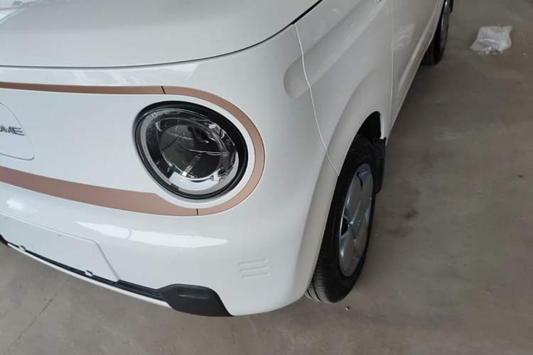 Used Geely Galaxy Panda 2024 Panda Mini 200km Endurance Bear Left Front Headlight