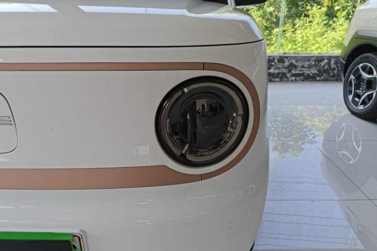 Used Geely Galaxy Panda 2024 Panda Mini 200km Endurance Bear Left Front Headlight