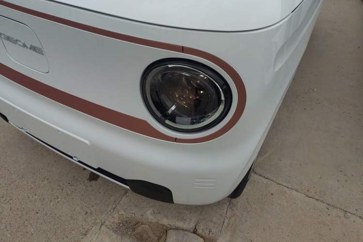 Used Geely Galaxy Panda 2024 Panda Mini 200km Endurance Bear Left Front Headlight