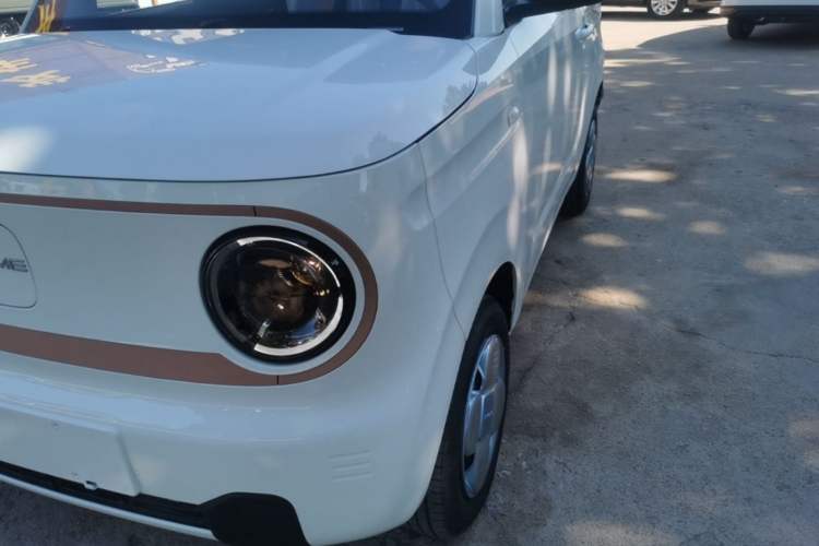 Used Geely Galaxy Panda 2024 Panda Mini 200km Endurance Bear Left Front Headlight