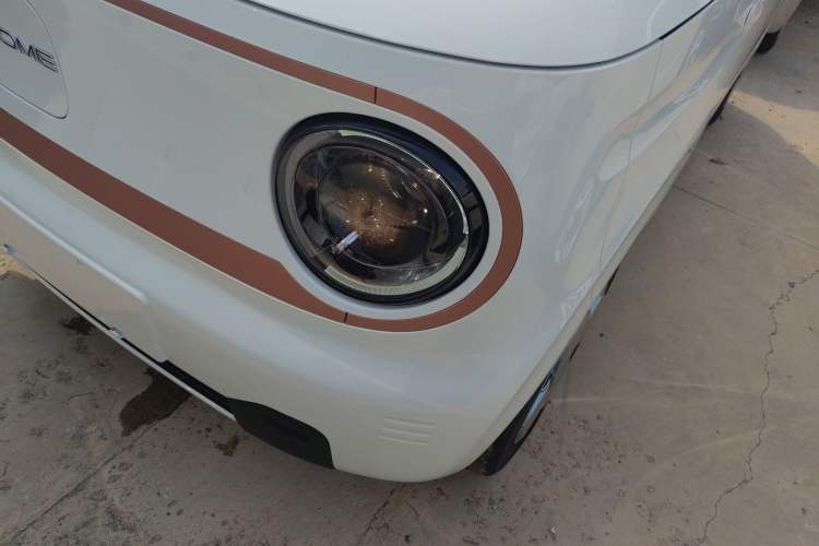 Used Geely Galaxy Panda 2024 Panda Mini 200km Endurance Bear Left Front Headlight