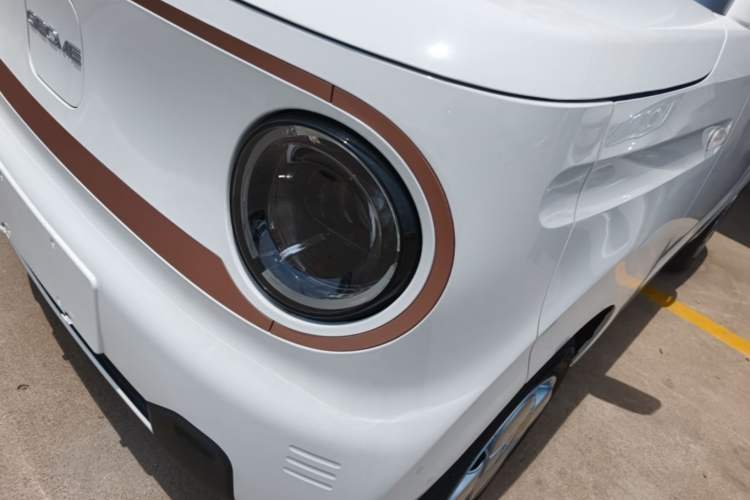 Used Geely Galaxy Panda 2024 Panda Mini 200km Endurance Bear Left Front Headlight
