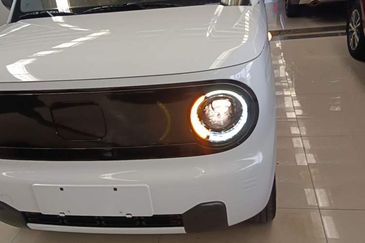 Used Geely Galaxy Panda 2024 Facelifted Panda Mini 200km Dragon Edition Left Front Headlight