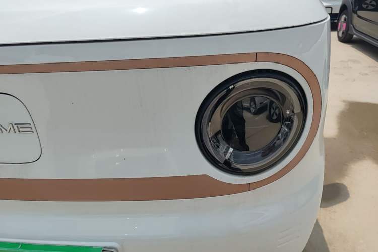 Used Geely Galaxy Panda 2024 Panda Mini 200km Endurance Bear Left Front Headlight
