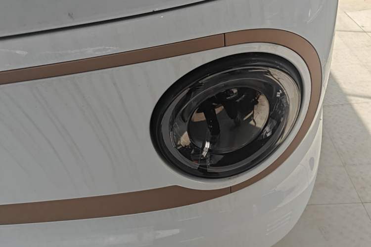 Used Geely Galaxy Panda 2024 Panda Mini 200km Endurance Bear Left Front Headlight