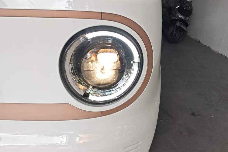 Used Geely Galaxy Panda 2024 Panda Mini 200km Endurance Bear Left Front Headlight