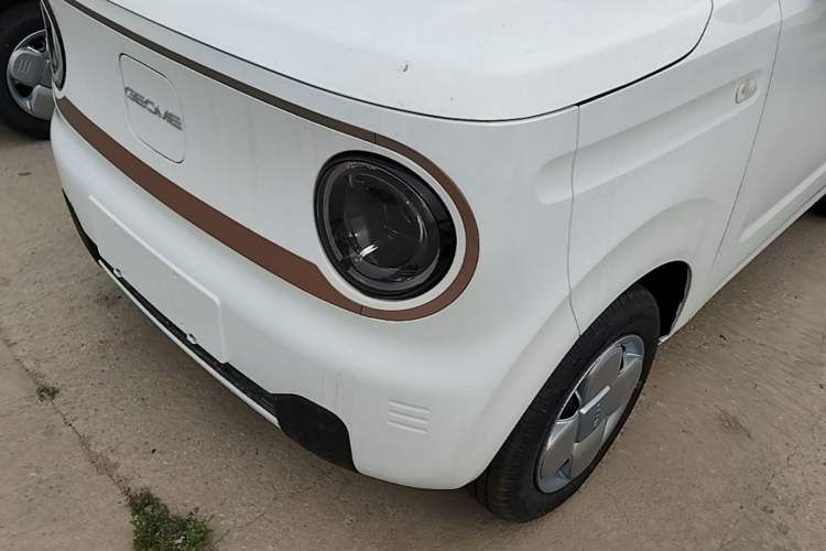 Used Geely Galaxy Panda 2024 Panda Mini 200km Endurance Bear Left Front Headlight