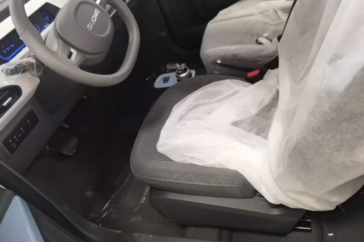 Used Geely Galaxy Panda 2024 Panda Mini 200km Endurance Bear Left Front Seat