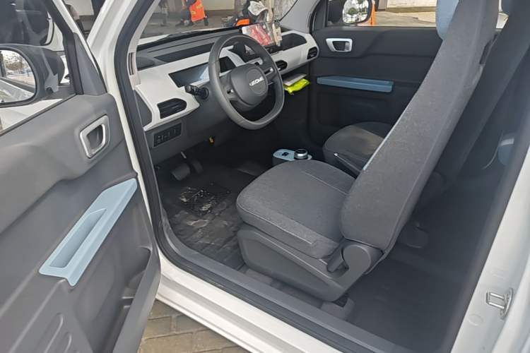 Used Geely Galaxy Panda 2024 Panda Mini 200km Endurance Bear Left Front Seat