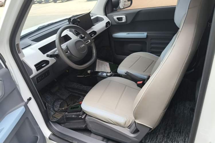 Used Geely Galaxy Panda 2024 Panda Mini 200km Endurance Bear Left Front Seat