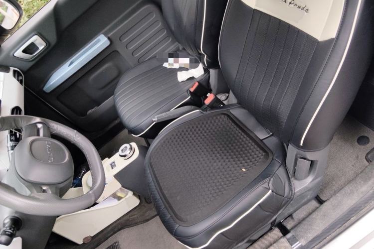 Used Geely Galaxy Panda 2024 Panda Mini 200km Endurance Bear Left Front Seat
