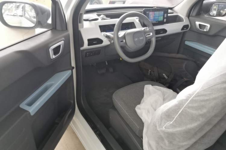 Used Geely Galaxy Panda 2024 Panda Mini 200km Endurance Bear Left Front Seat